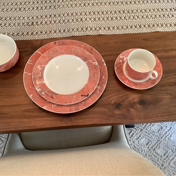 Villeroy and Boch assorted dinner pieces priced individually - Picture 2 of 13